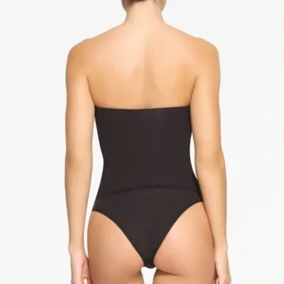 NWT SKIMS Fits Everybody Tube Top Built in Shelf Bra Onyx Black Size S - Picture 3 of 5